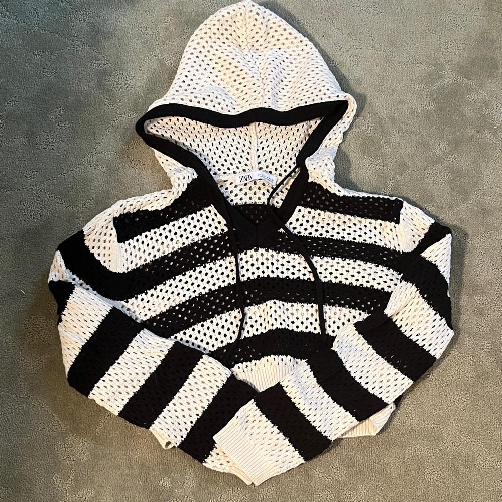 Zara Black and Cream Striped Hooded Cropped Sweater